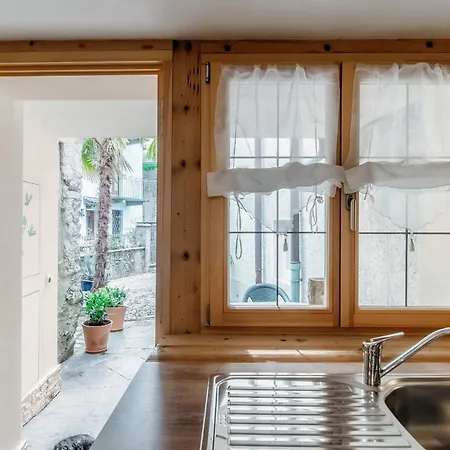 Апартаменты Casa Edera By Quokka 360 - Typical Romantic Wooden House *